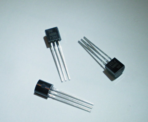 3 x PNP Transistor 2N3906